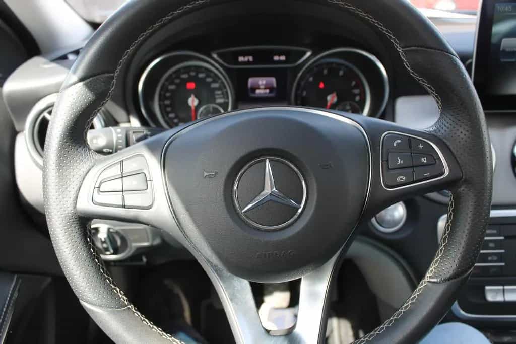 Mercedes-Benz GLA 180 Urban-Navi-Panoramadach-PDC 08/2017-photo-18