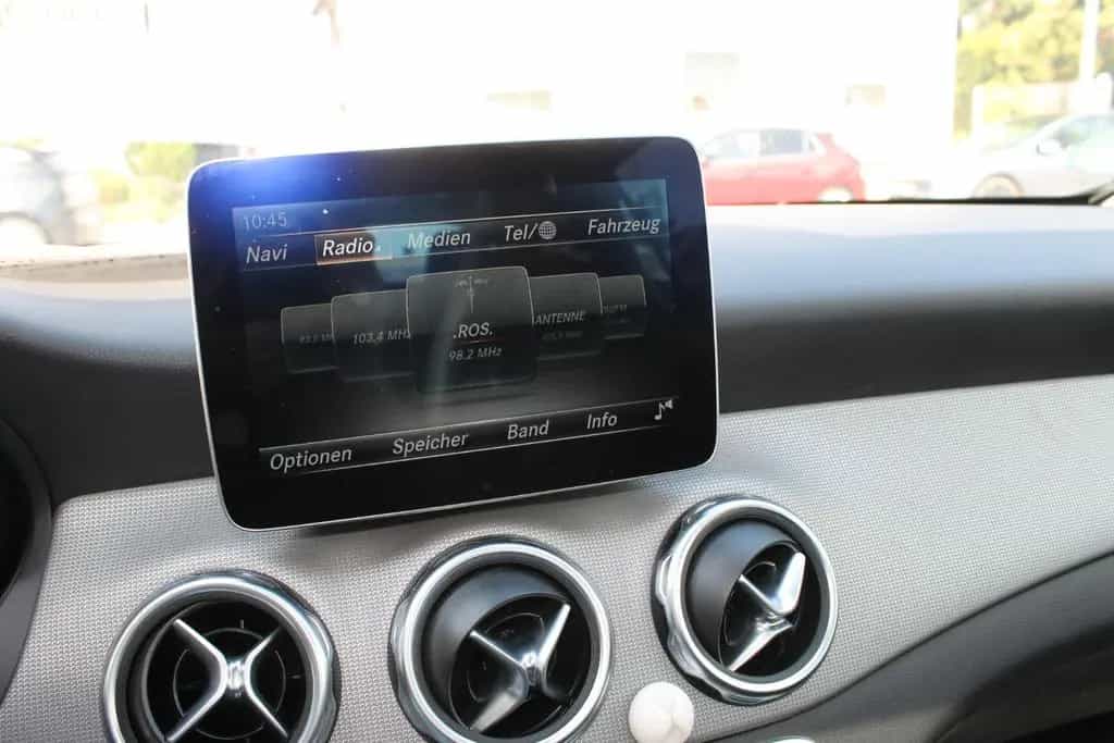 Mercedes-Benz GLA 180 Urban-Navi-Panoramadach-PDC 08/2017-photo-20