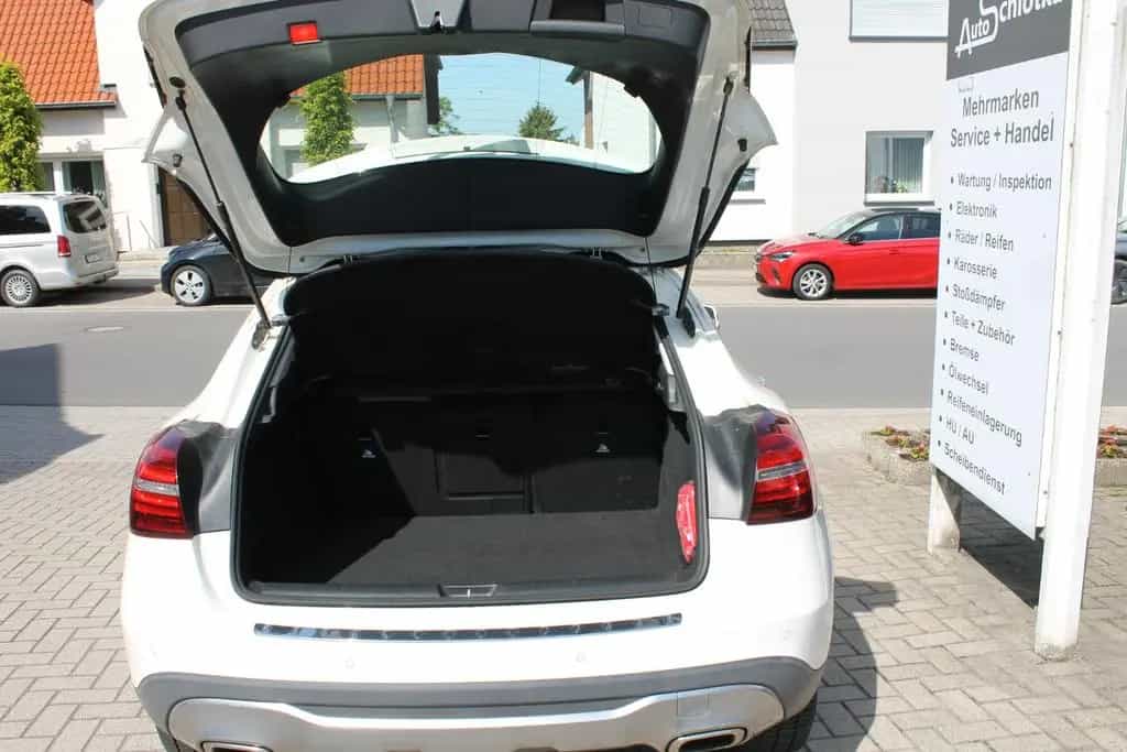 Mercedes-Benz GLA 180 Urban-Navi-Panoramadach-PDC 08/2017-photo-4