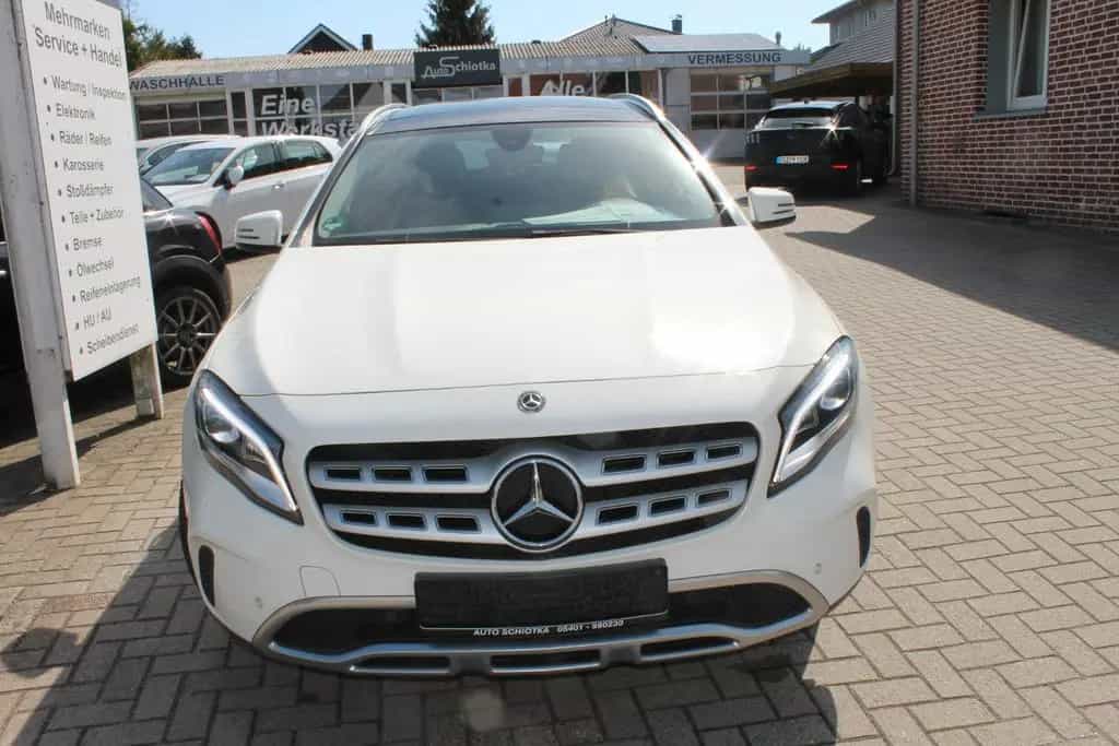 Mercedes-Benz GLA 180 Urban-Navi-Panoramadach-PDC 08/2017-photo-9
