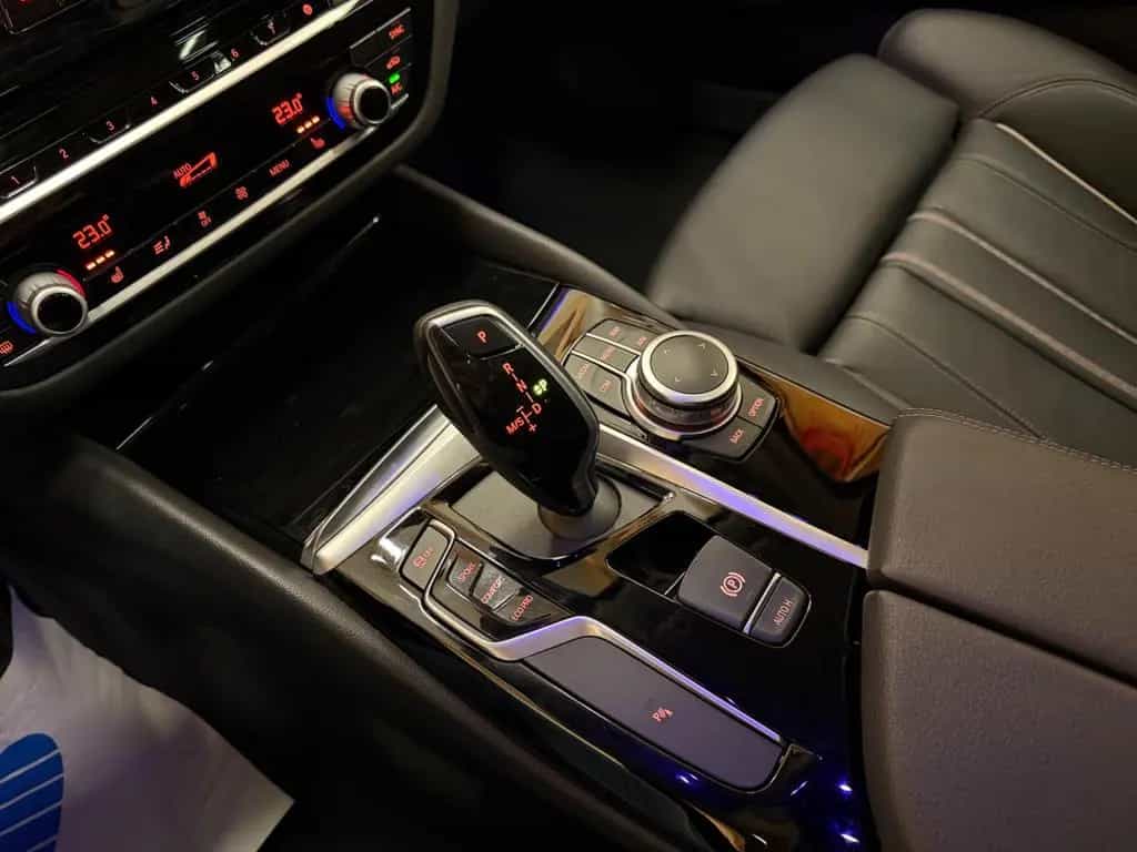 BMW 5 Series 520 d xDrive Sport Line/LED/PANO/NAVI/SHZ/HUD 03/2020-photo-25