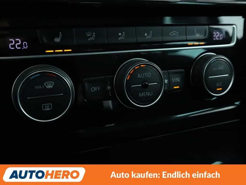 Volkswagen Golf VII 1.4 TSI Sound Aut.*NAVI*LED*ACC* 01/2018-photo-23