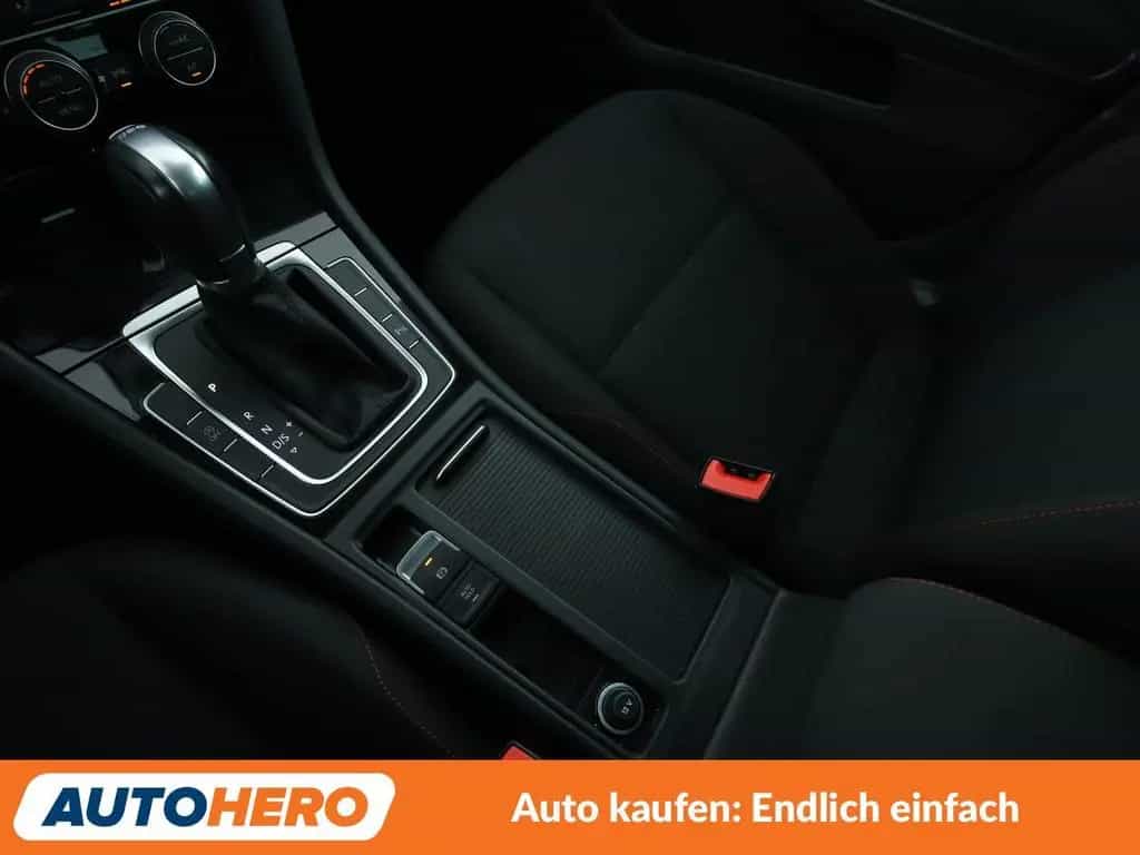 Volkswagen Golf VII 1.4 TSI Sound Aut.*NAVI*LED*ACC* 01/2018-photo-24