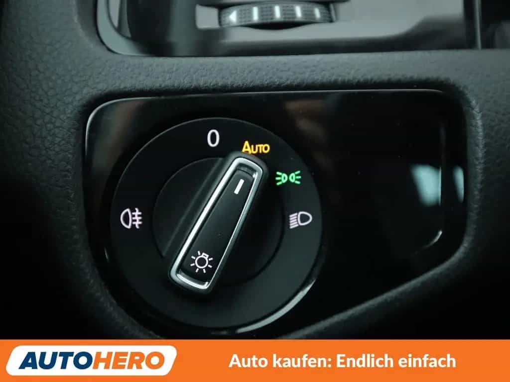 Volkswagen Golf VII 1.4 TSI Sound Aut.*NAVI*LED*ACC* 01/2018-photo-27