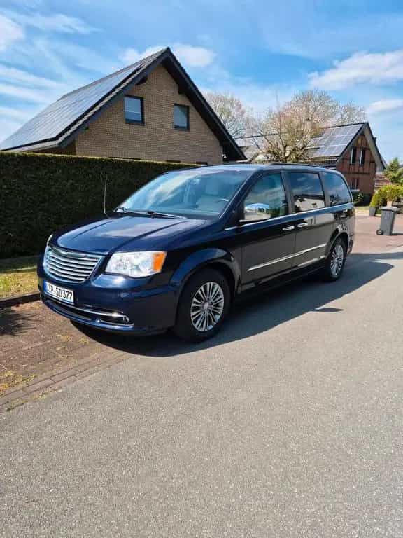 Chrysler Voyager Town and Country Limited ... 01/2014-photo-0