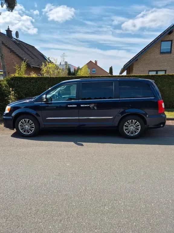 Chrysler Voyager Town and Country Limited ... 01/2014-photo-1