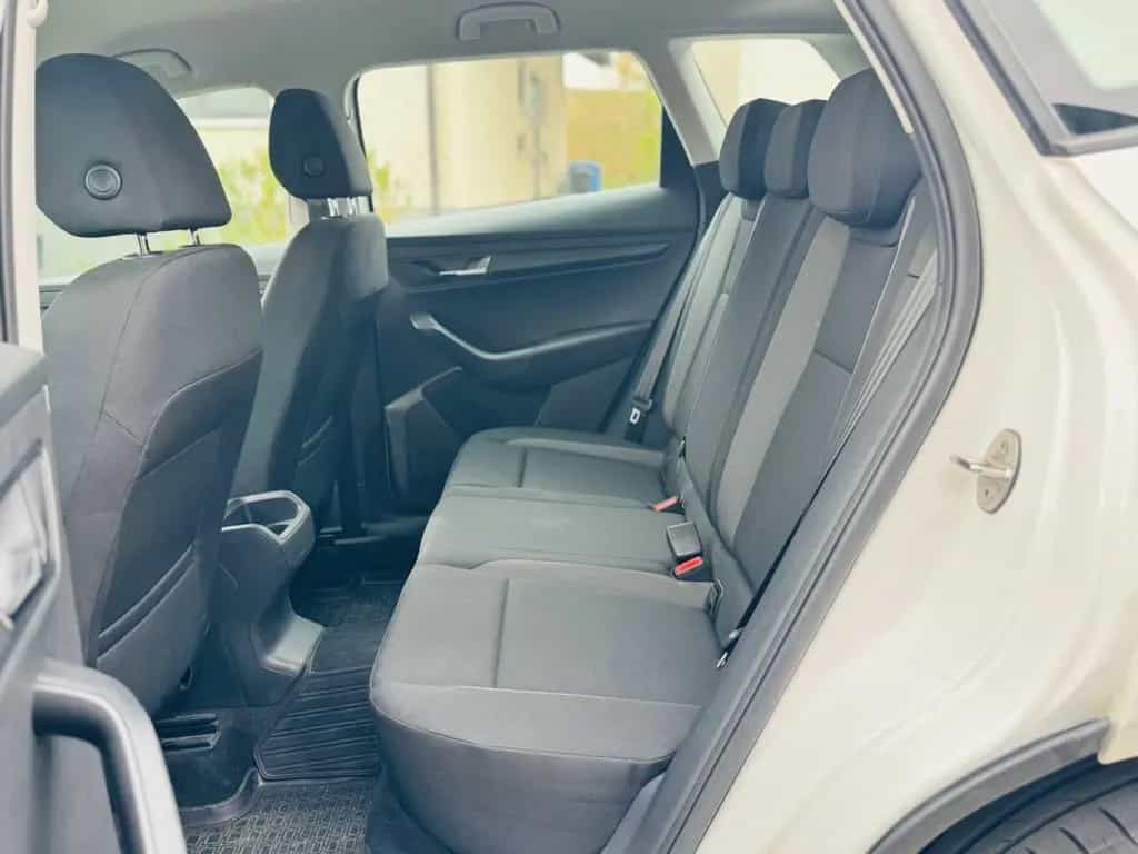 Skoda Karoq Active CarPlay DAB AHK 09/2019-photo-13
