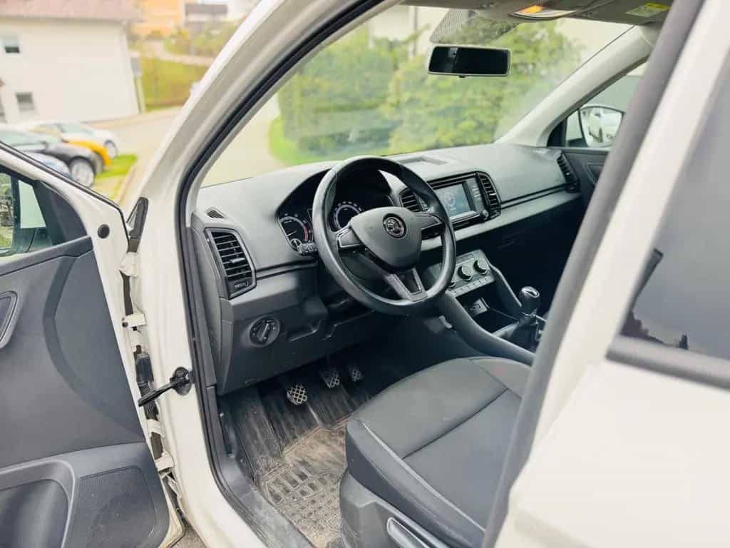 Skoda Karoq Active CarPlay DAB AHK 09/2019-photo-18