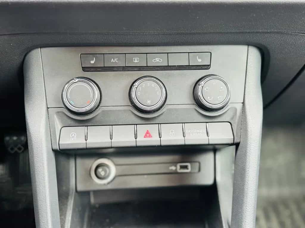 Skoda Karoq Active CarPlay DAB AHK 09/2019-photo-21