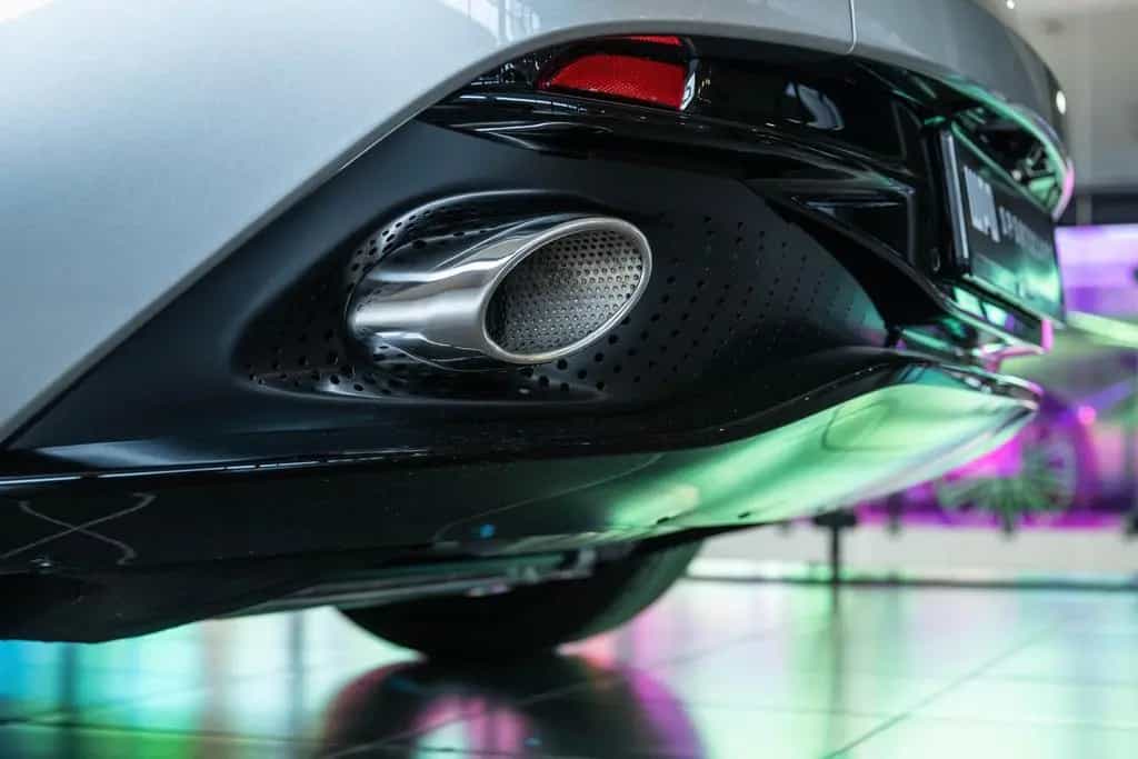 Aston Martin DB12 4.0 V8 05/2024-photo-17