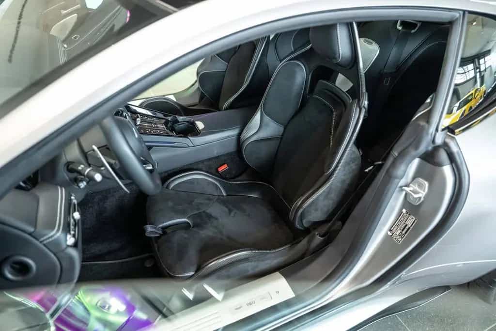 Aston Martin DB12 4.0 V8 05/2024-photo-25