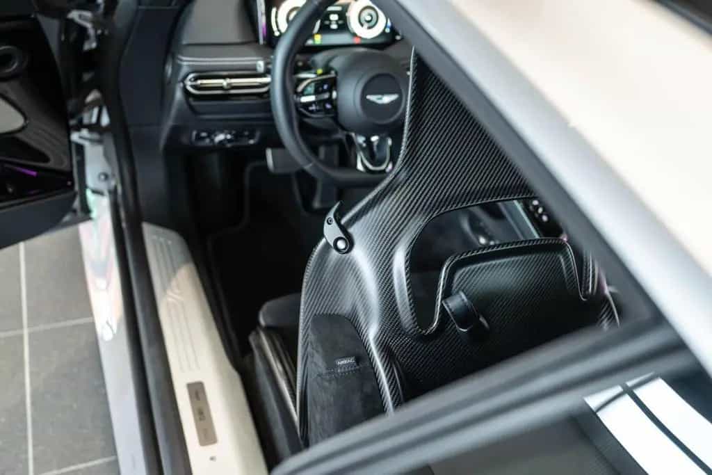 Aston Martin DB12 4.0 V8 05/2024-photo-28