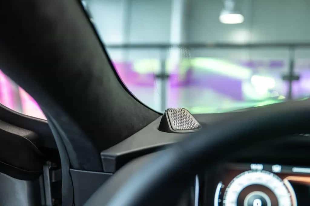 Aston Martin DB12 4.0 V8 05/2024-photo-30