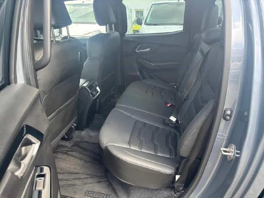 Isuzu D-Max Double Cab 4WD V-CROSS 03/2024-photo-8