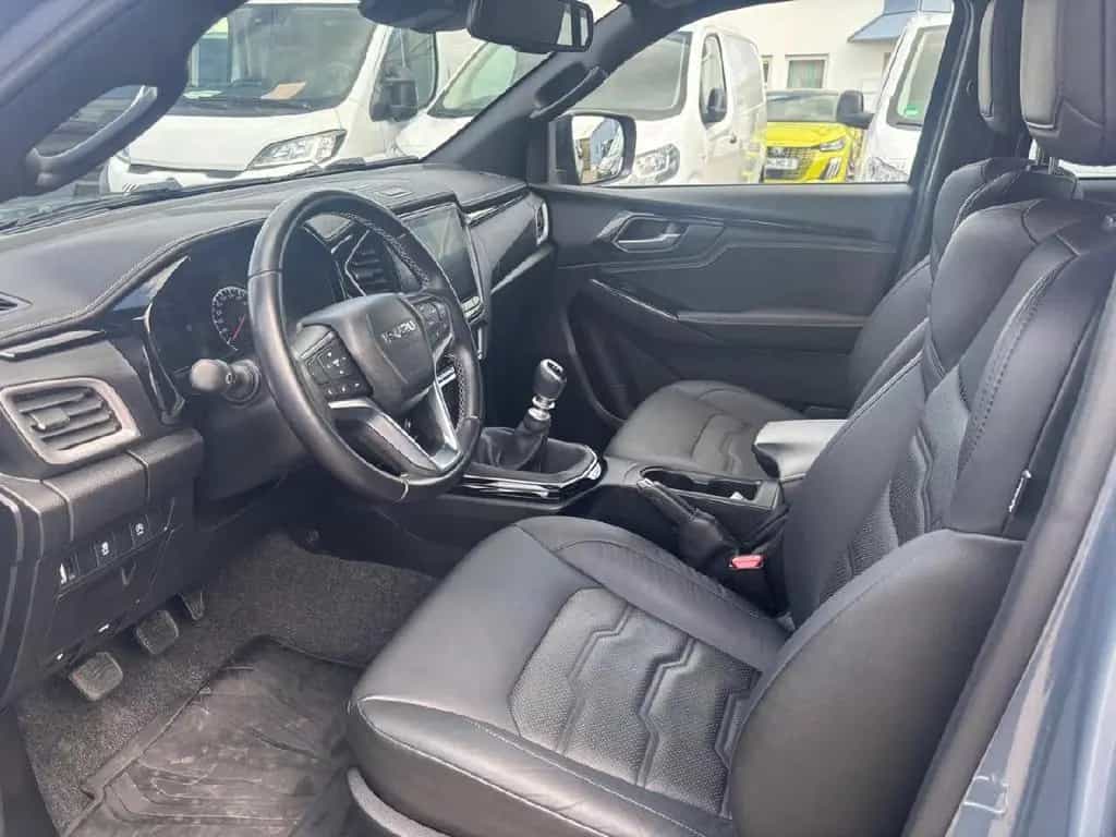 Isuzu D-Max Double Cab 4WD V-CROSS 03/2024-photo-9