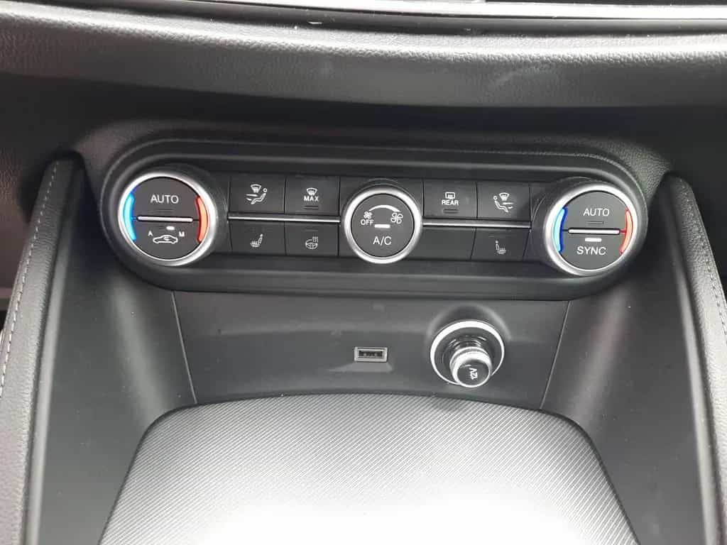 Alfa Romeo Stelvio 2.2 JTDM Veloce Q4 Matrix DAB Kamera 05/2024-photo-25