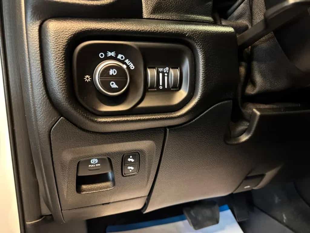 Dodge RAM 1500 5.7 Laramie / 4x4 / eTorque / LED 07/2021-photo-24