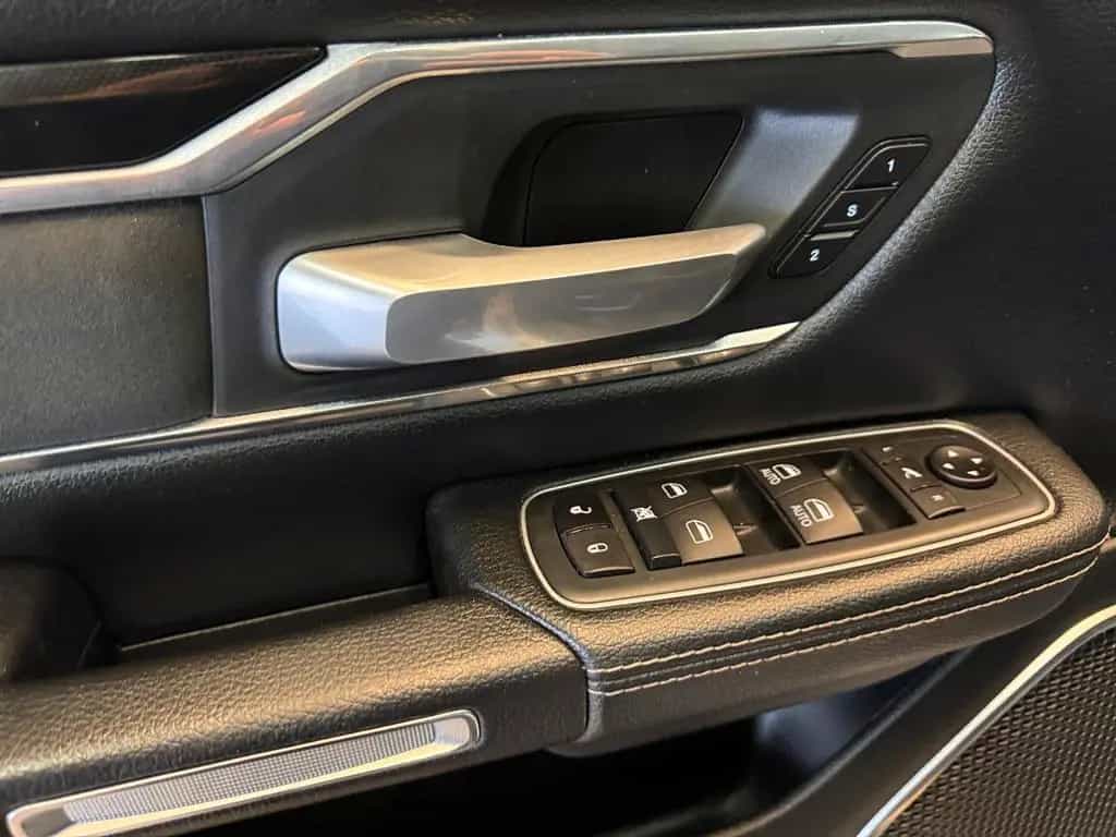 Dodge RAM 1500 5.7 Laramie / 4x4 / eTorque / LED 07/2021-photo-25