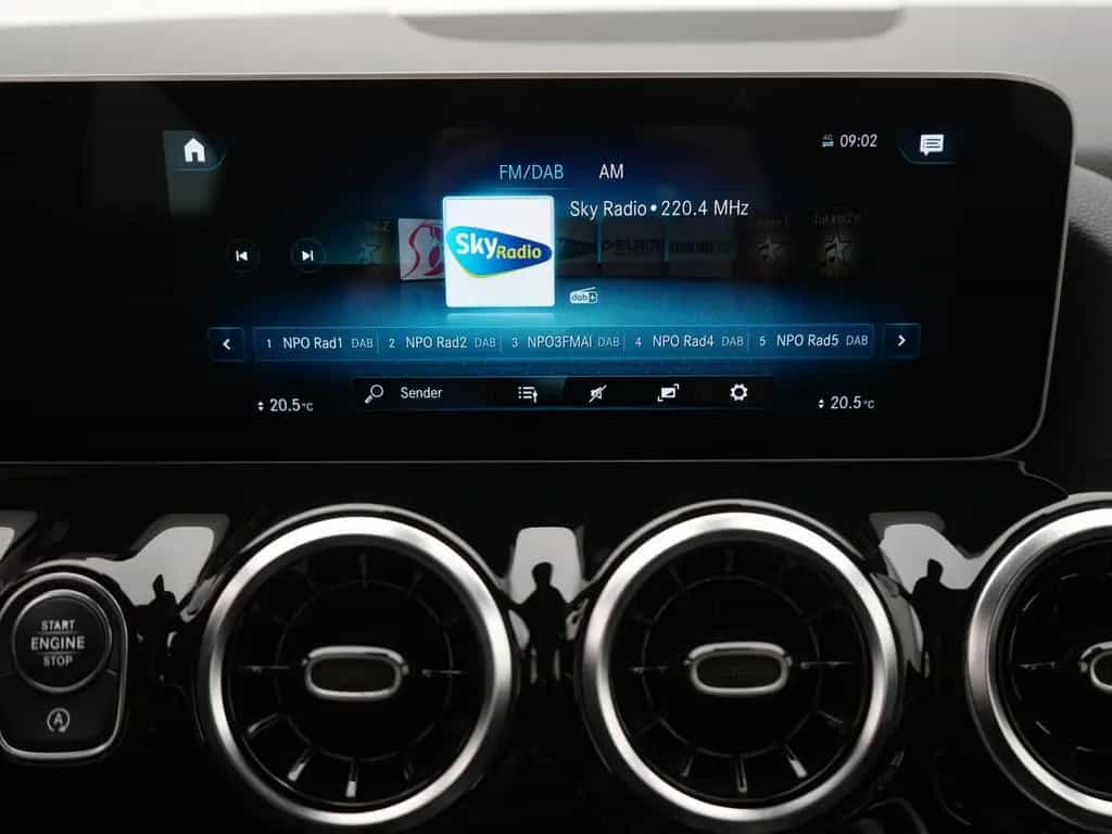 Mercedes-Benz B-Class 200 AMG-Line,LED,PANO,AHK,APP,KAM,SHZ,NAV,TEMP 03/2019-photo-20