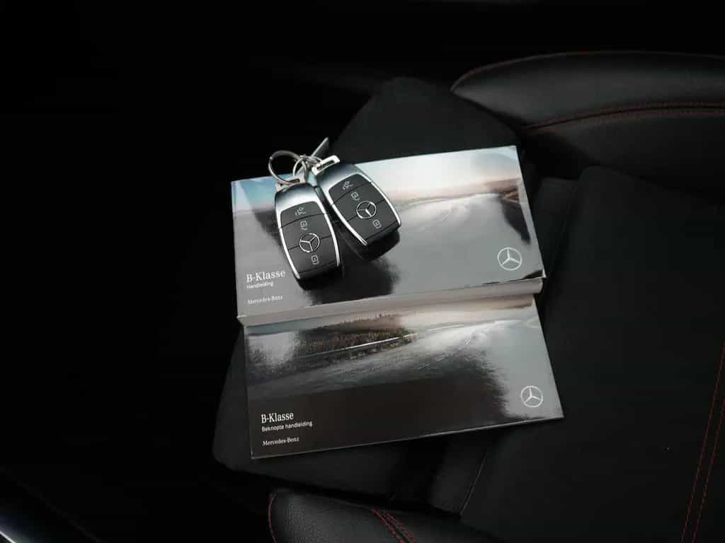 Mercedes-Benz B-Class 200 AMG-Line,LED,PANO,AHK,APP,KAM,SHZ,NAV,TEMP 03/2019-photo-39