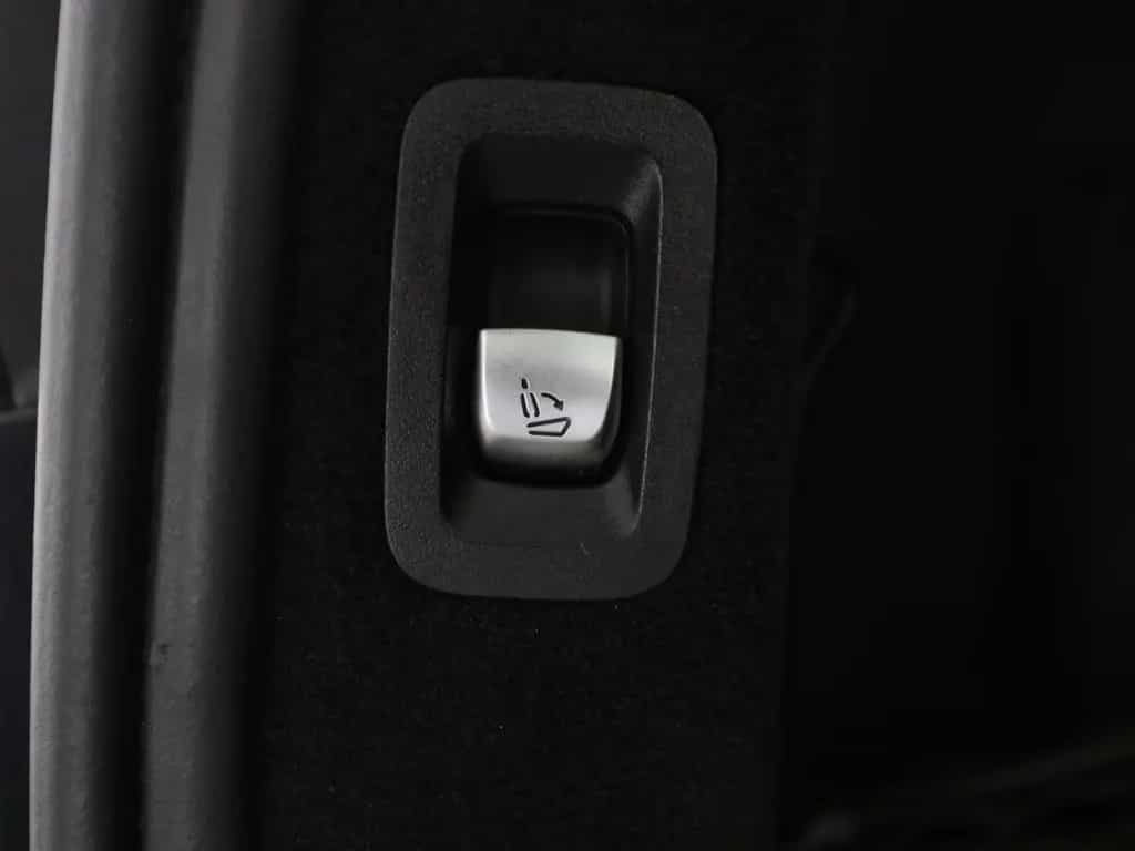 Mercedes-Benz C-Class 180 T Avantgarde LED Sitzhz PDC Metallic 06/2017-photo-23