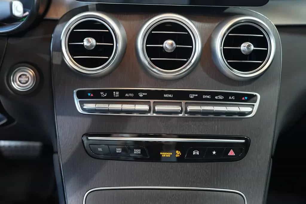 Mercedes-Benz GLC 200 4M*AMG-LINE*NIGHT*LEDER*NAVI*LED*1.HAND* 07/2020-photo-17
