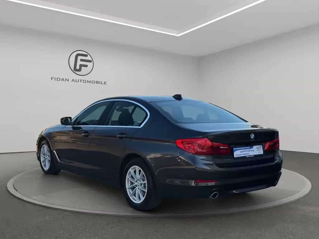 BMW 520 d Lim. xDrive*Display-Key*LED*Kamera*Ambiente 06/2019-photo-2