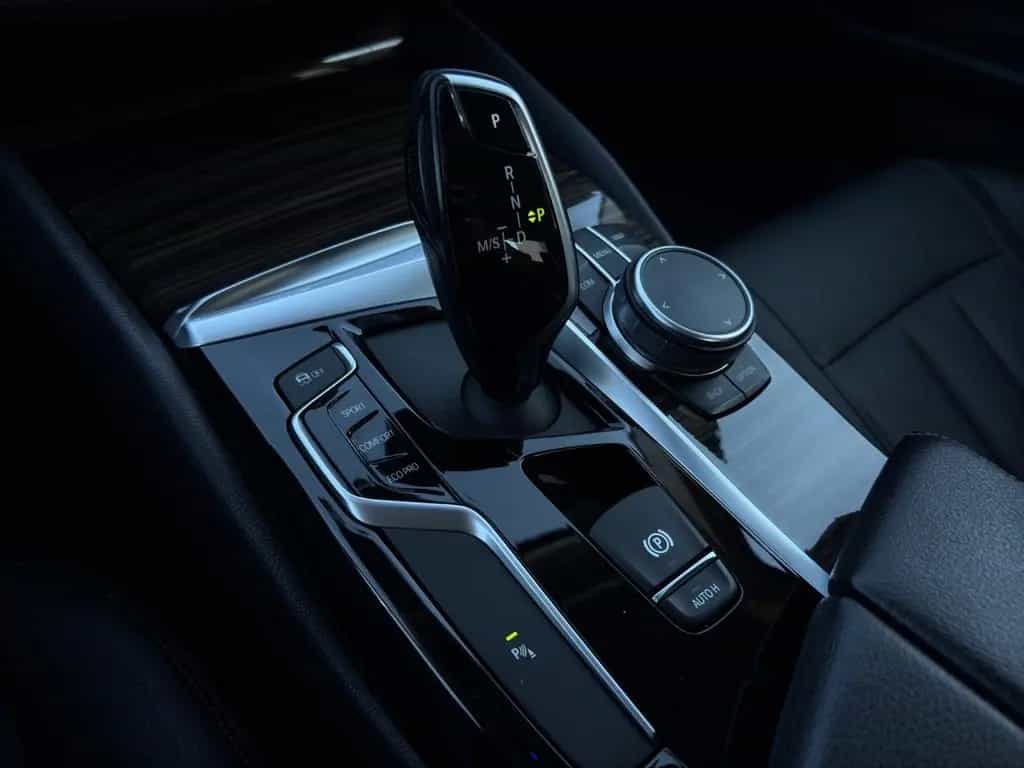 BMW 520 d Lim. xDrive*Display-Key*LED*Kamera*Ambiente 06/2019-photo-20