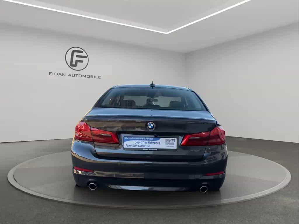 BMW 520 d Lim. xDrive*Display-Key*LED*Kamera*Ambiente 06/2019-photo-3