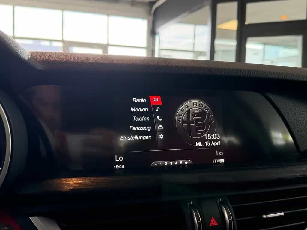 Alfa Romeo Stelvio Super Q4/BI-XENON/PDC/AUTOMATIK/SPURHALT 05/2020-photo-22