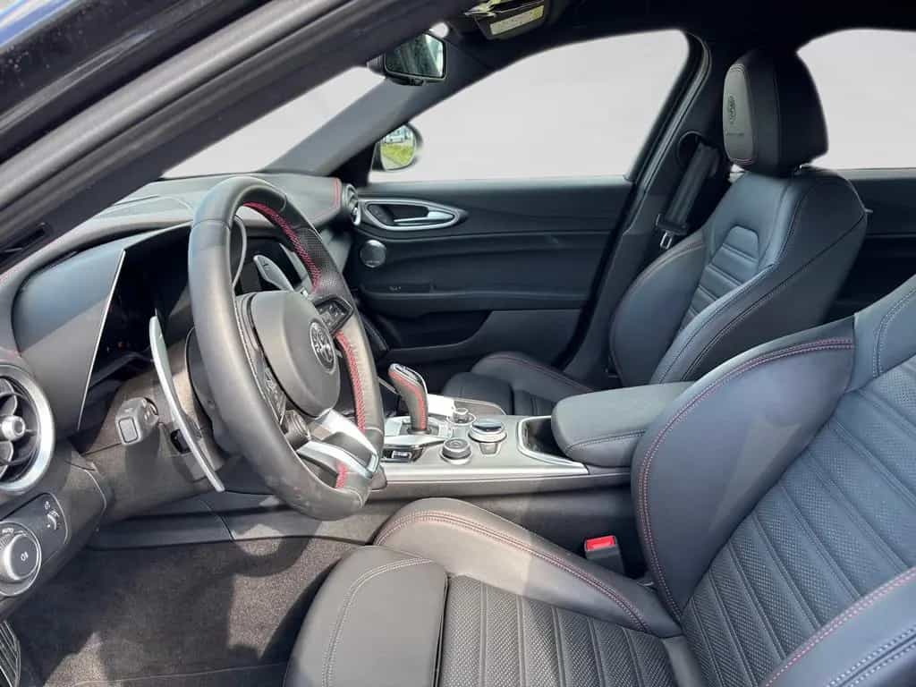Alfa Romeo Giulia Competizione Q4 10/2023-photo-10