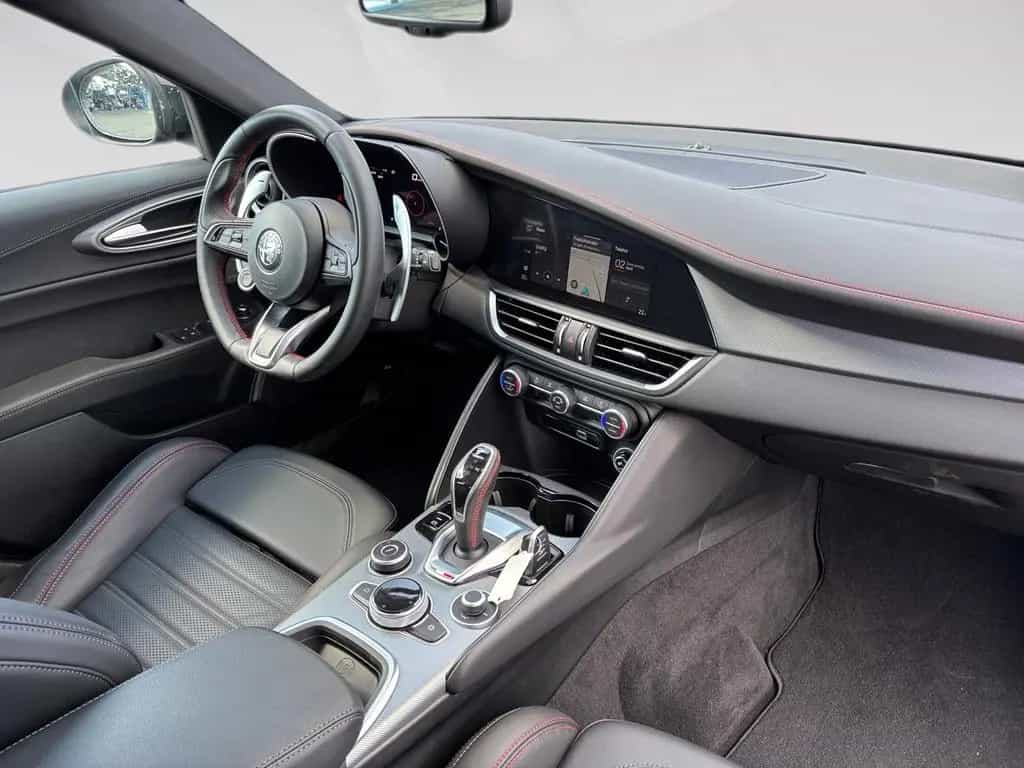 Alfa Romeo Giulia Competizione Q4 10/2023-photo-15