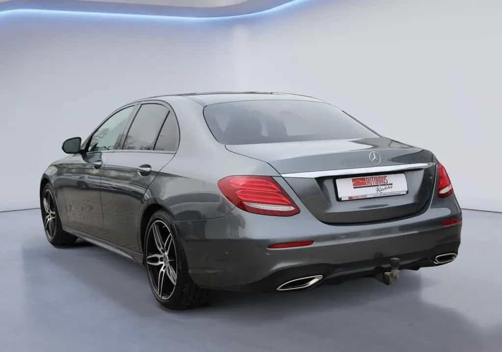 Mercedes-Benz E-Class 200 AMG-Line/ LED/ Night/ Alu/ AHK/58tkm 08/2018-photo-3