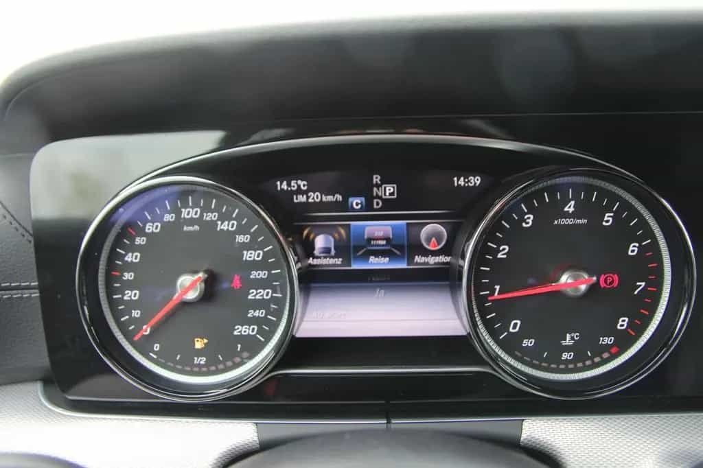 Mercedes-Benz E-Class 200 AMG-Line/ LED/ Night/ Alu/ AHK/58tkm 08/2018-photo-6