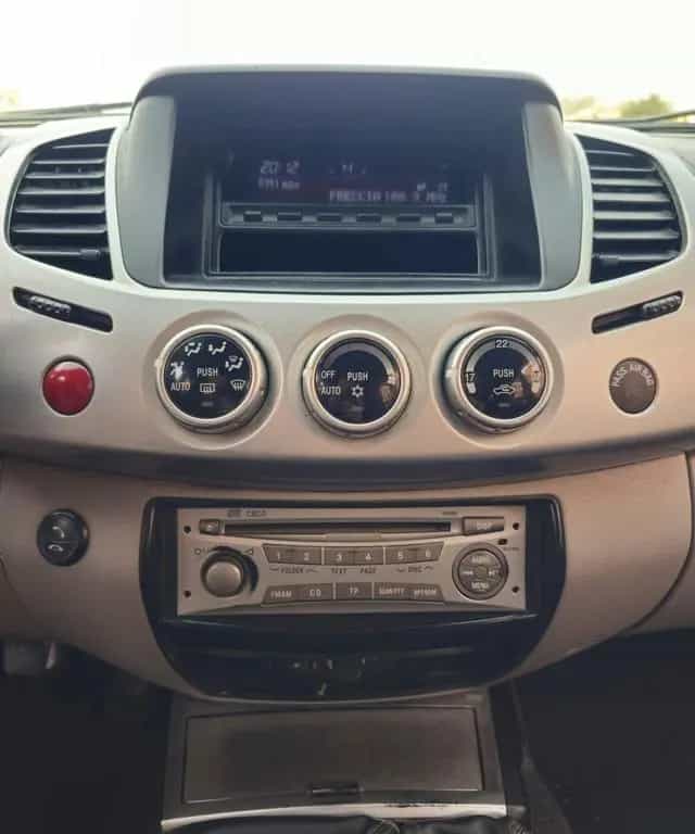 Mitsubishi L200 2.5 DI-D/178CV DC Intense Plus 04/2010-photo-12