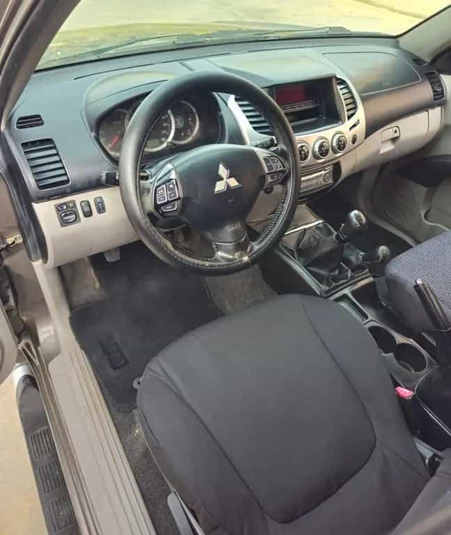 Mitsubishi L200 2.5 DI-D/178CV DC Intense Plus 04/2010-photo-8