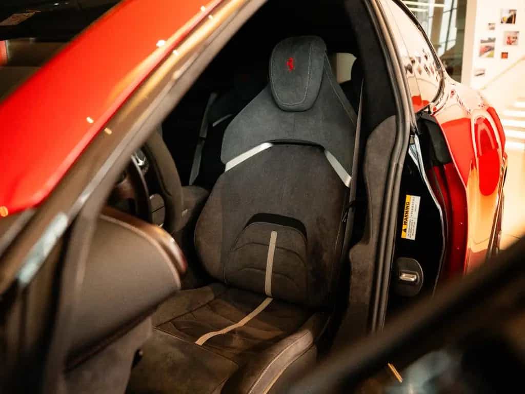 Ferrari Purosangue ATELIER*Panoramadach*Carb*Rundumsicht 08/2024-photo-27