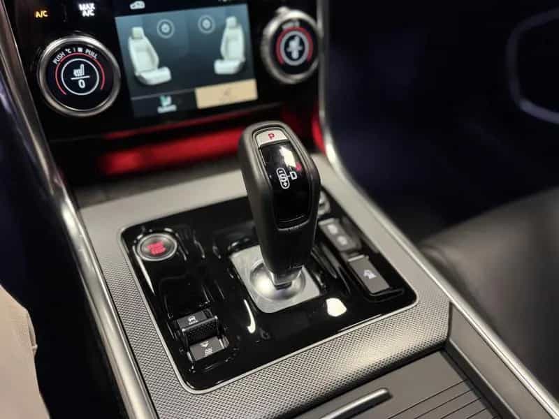 Jaguar XE R DYNAMIC P300 AWD 07/2022-photo-17