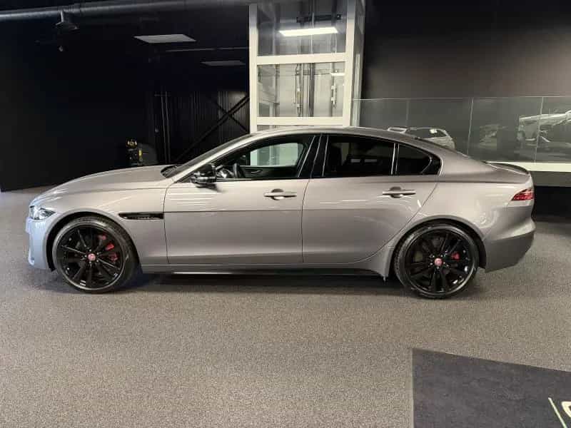 Jaguar XE R DYNAMIC P300 AWD 07/2022-photo-3