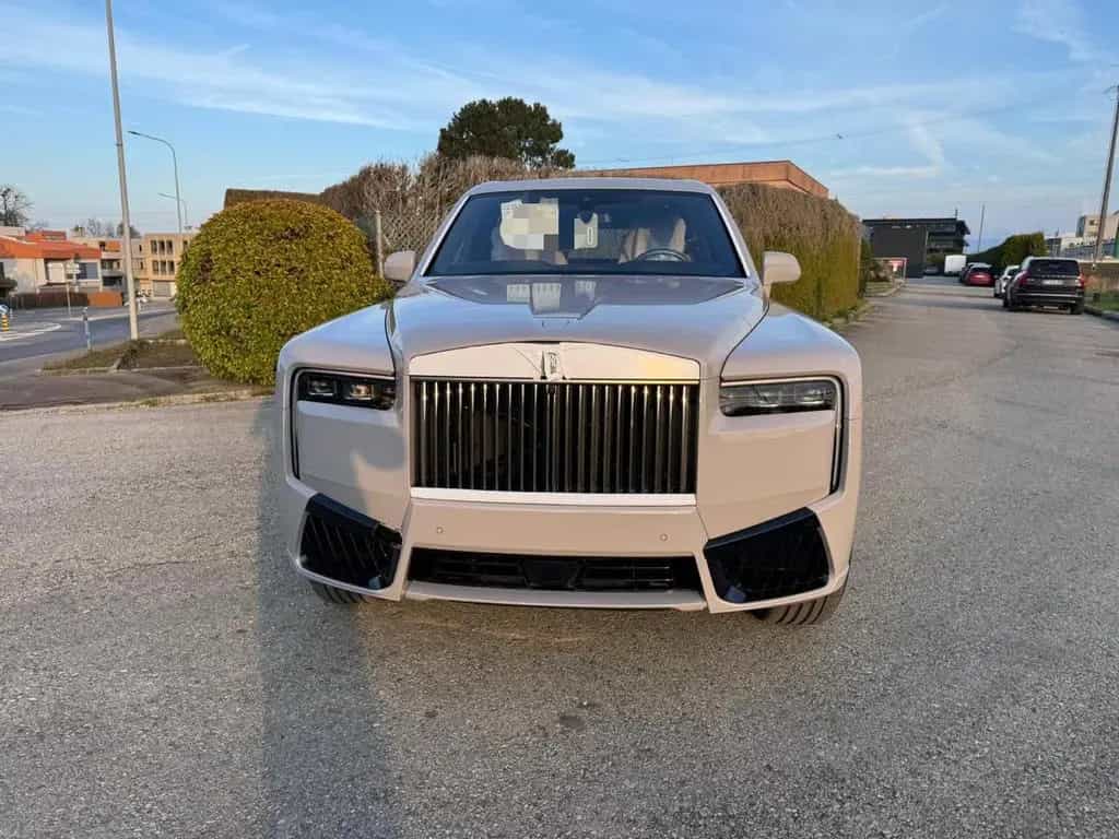 Rolls-Royce Cullinan Black Badge|4 Seats|2026 |On Stock null-photo-2