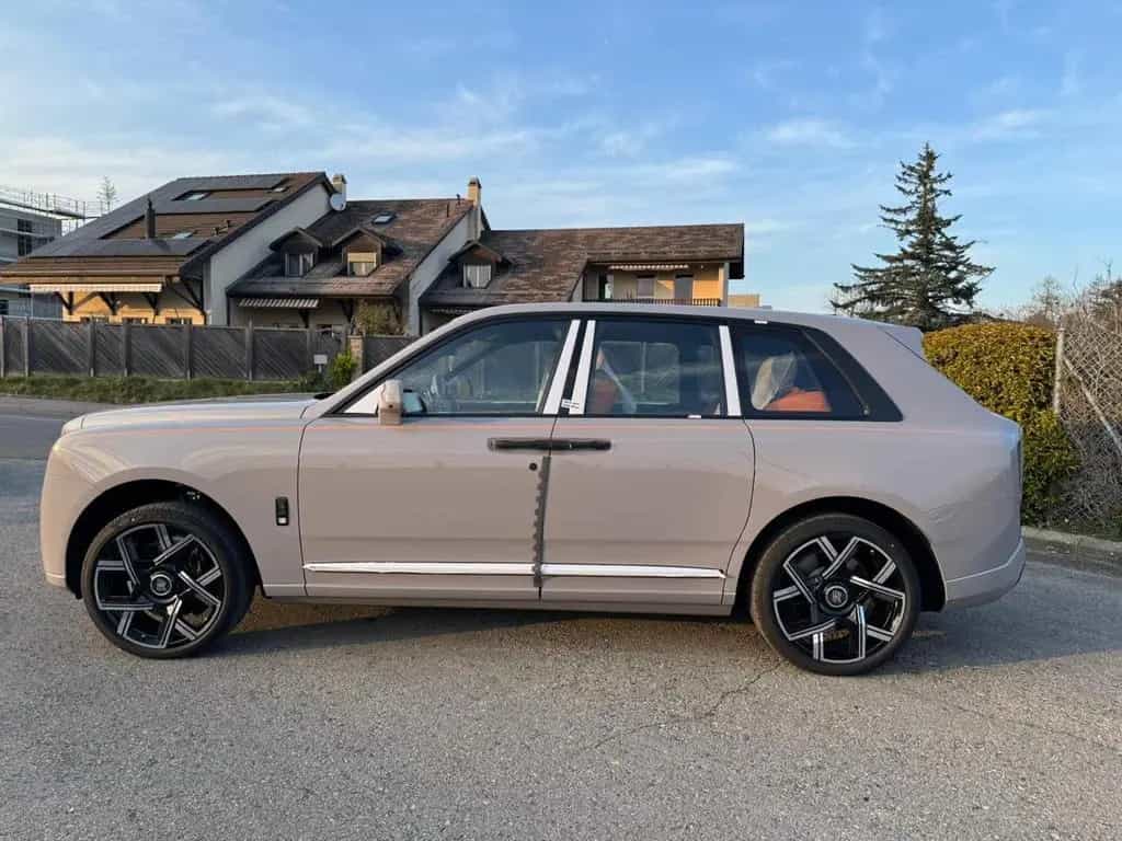 Rolls-Royce Cullinan Black Badge|4 Seats|2026 |On Stock null-photo-3