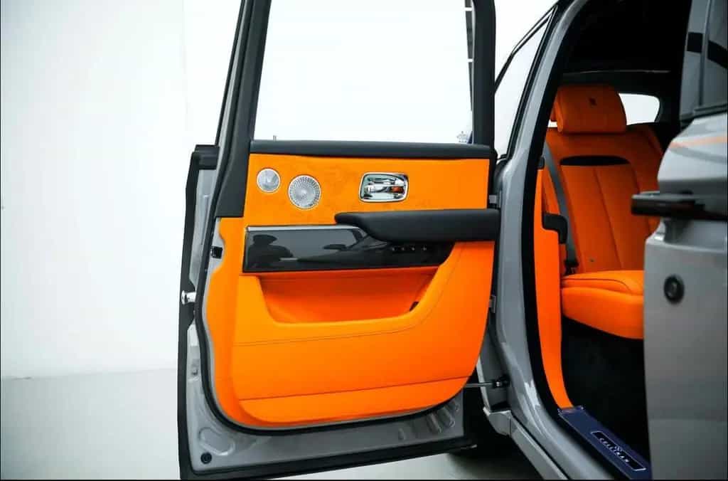 Rolls-Royce Cullinan Black Badge|4 Seats|2026 |On Stock null-photo-8