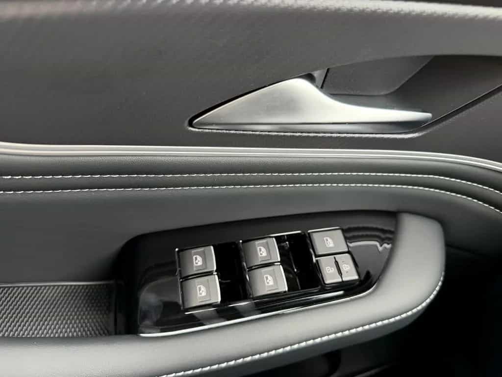 DFSK Forthing 5 Leder PANO LED SHZ CarPlay BLT 360° null-photo-26