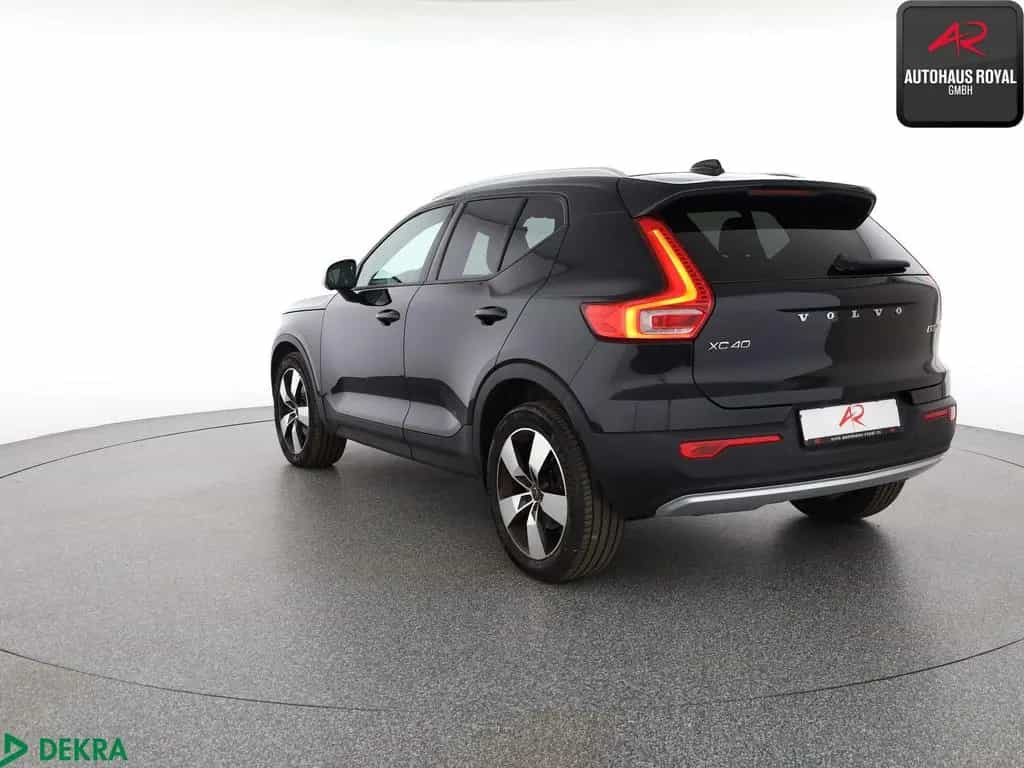 Volvo XC 40 D3 AWD PANO,HARMAN/K,360GRAD,ACC,1.HD,SH 11/2018-photo-2