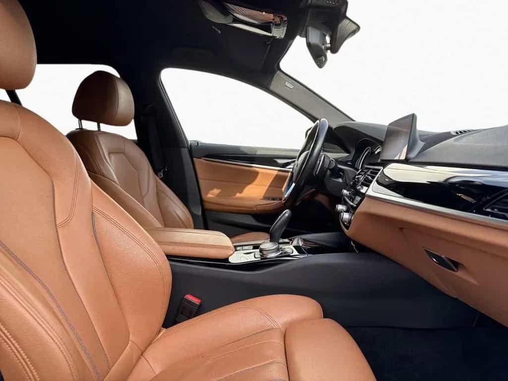 BMW 530 d xDrive Tour. SPORT NavPr DA SHZ Kam AHK 18" 08/2018-photo-10
