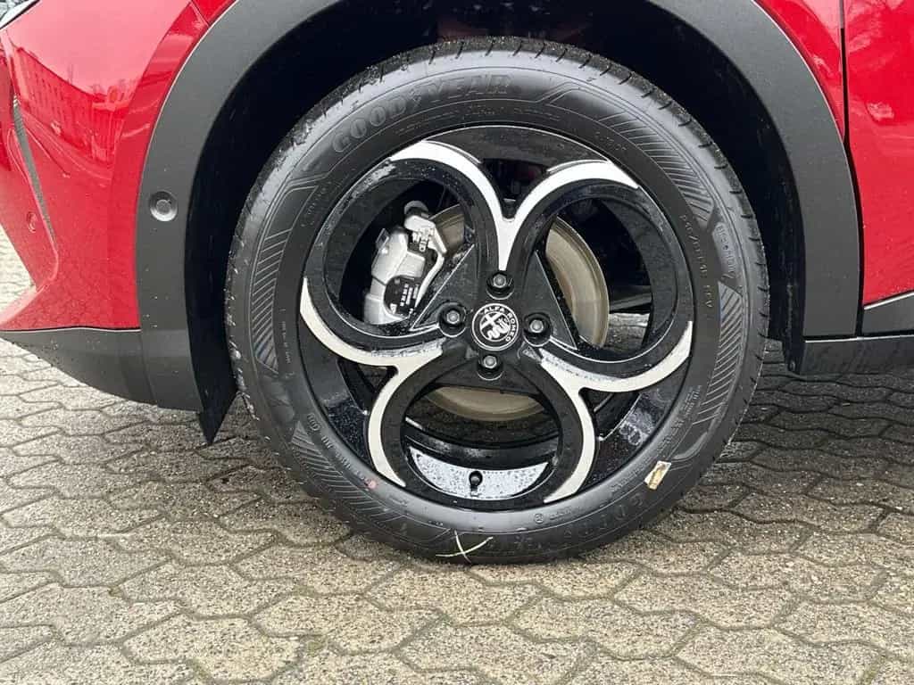 Alfa Romeo Junior 1.2 VGT Mild Hybrid Speciale +Tech Paket 03/2026-photo-12
