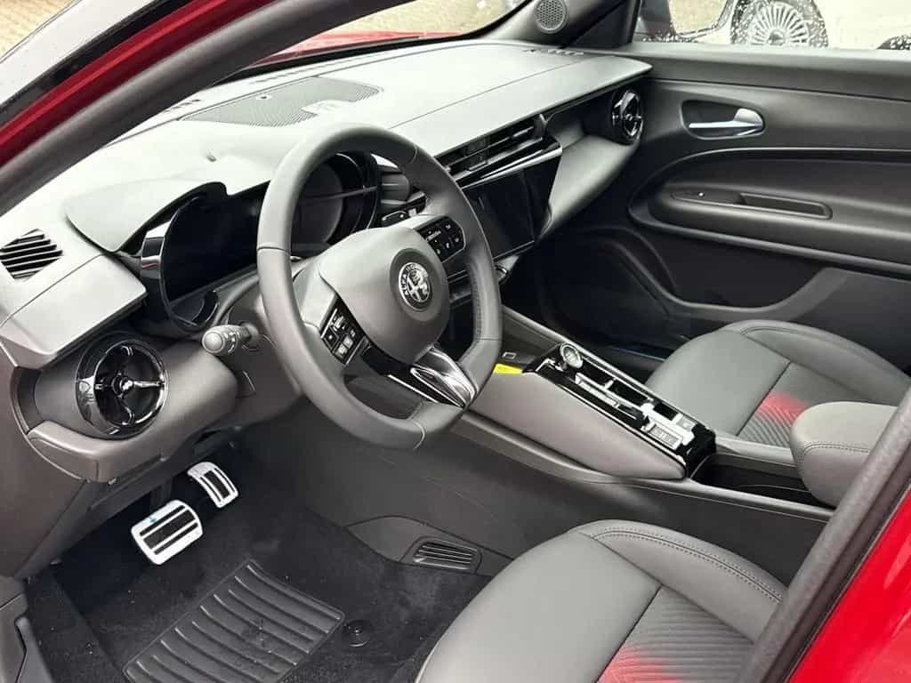 Alfa Romeo Junior 1.2 VGT Mild Hybrid Speciale +Tech Paket 03/2026-photo-13