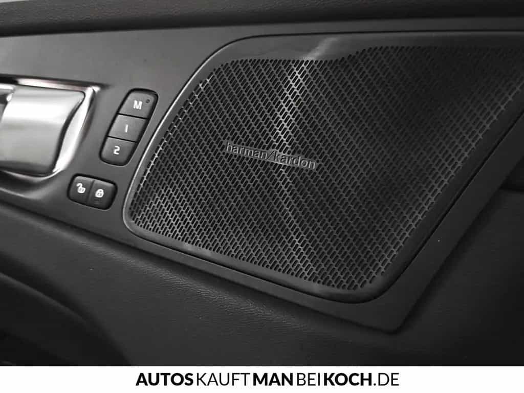 Volvo XC60 B4 D Plus Dark ACC BLIS V-LED 4xSHz MEM HK 02/2024-photo-17