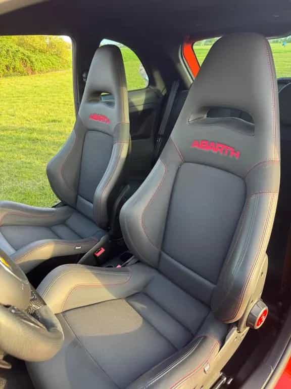 Abarth 695 1.4 T-Jet 16V 695 Automatik - 02/2024-photo-0