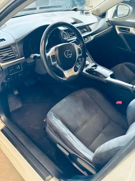 Lexus CT200h | Scheckheft Lexus | Garagenwagen 03/2011-photo-11